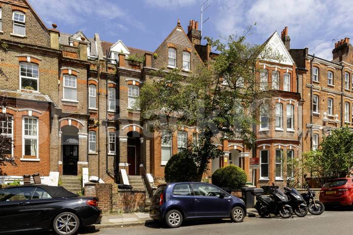 Amazing Split Level Apartment Dennington Park Road, West Hampstead